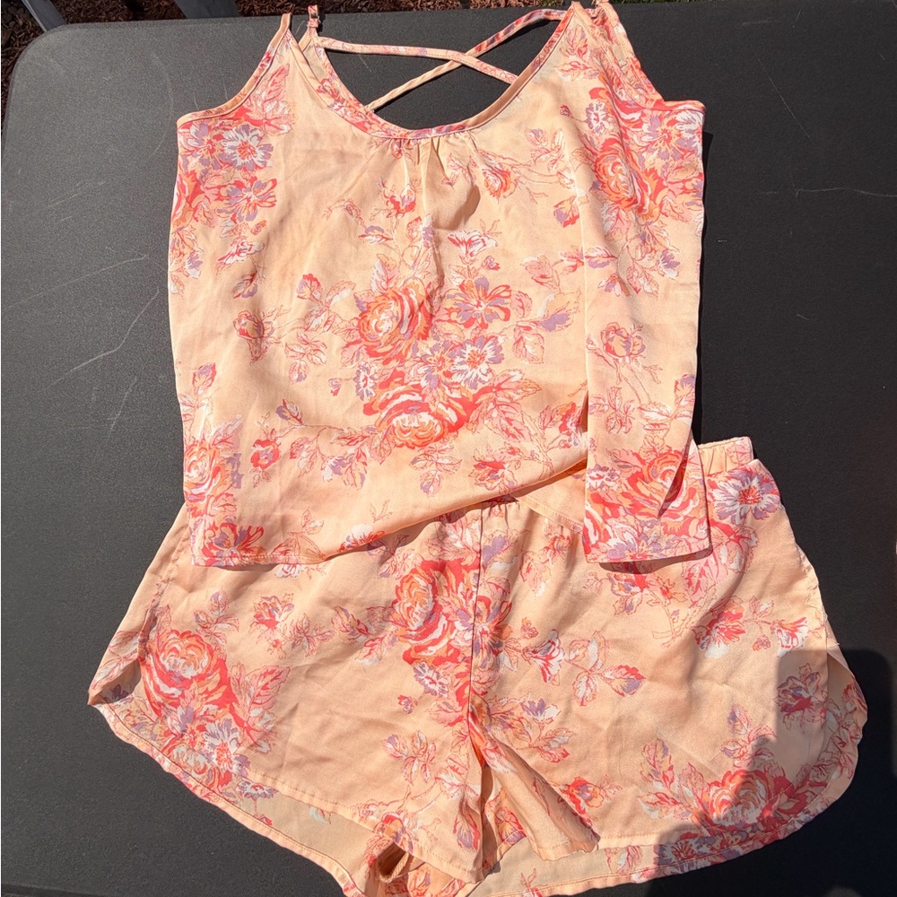 Pajama peachy Floral Cami & Shorts Set